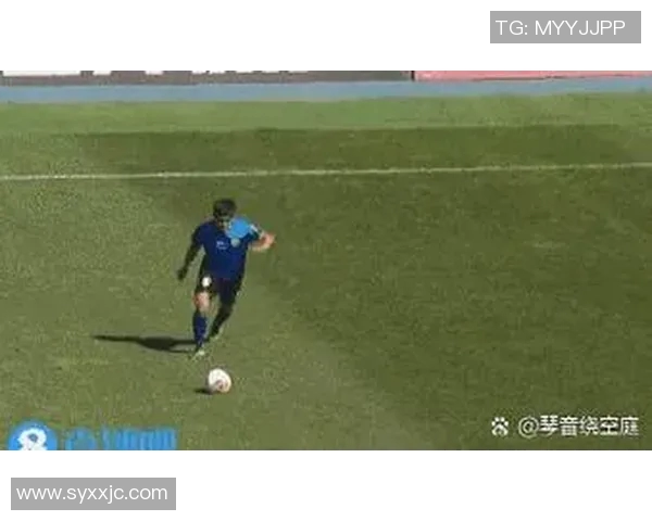 足球明星罚球技巧解析他们如何在压力下精准破门